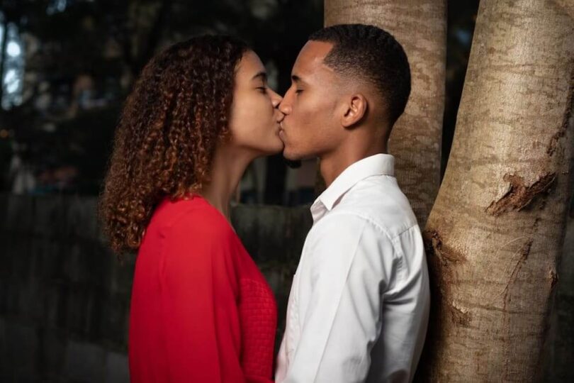 Check out these 4 interesting benefits of Kissing