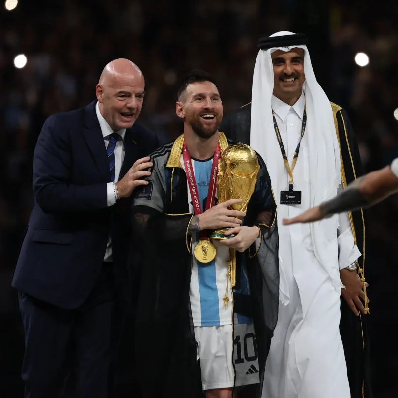 What is a bisht and why was Messi wearing black cloak at the World Cup?